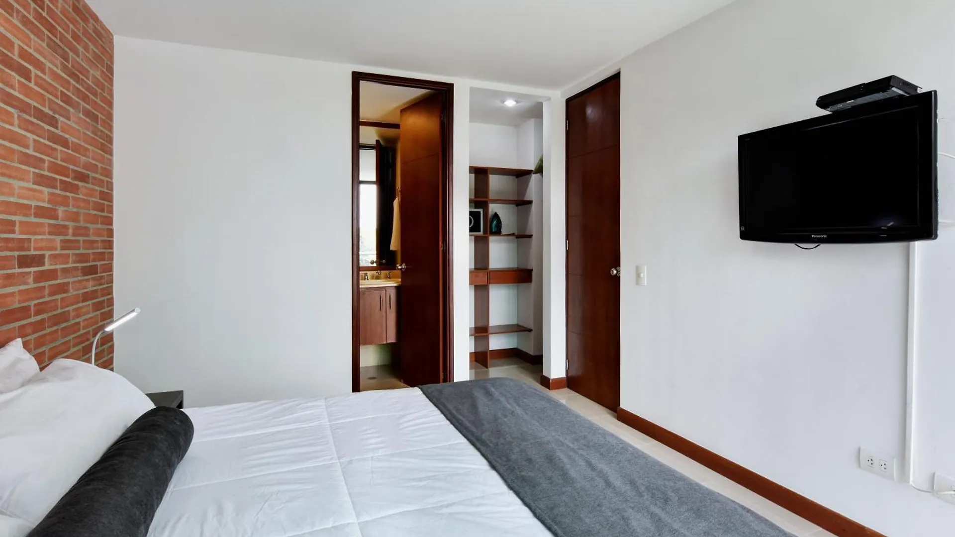 Blux Apartments Medellín 0*,  Colombia